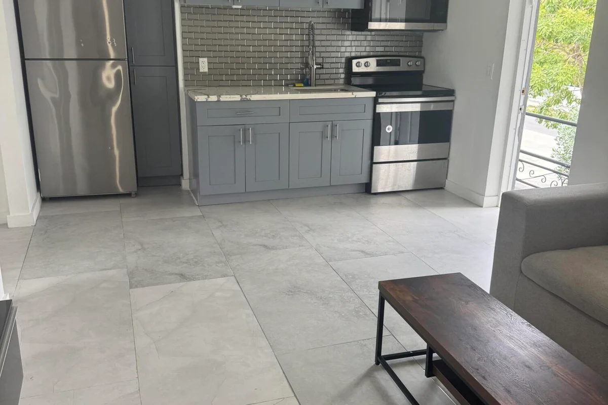 2201 Greene St #5, Hollywood: photo 1 of 7