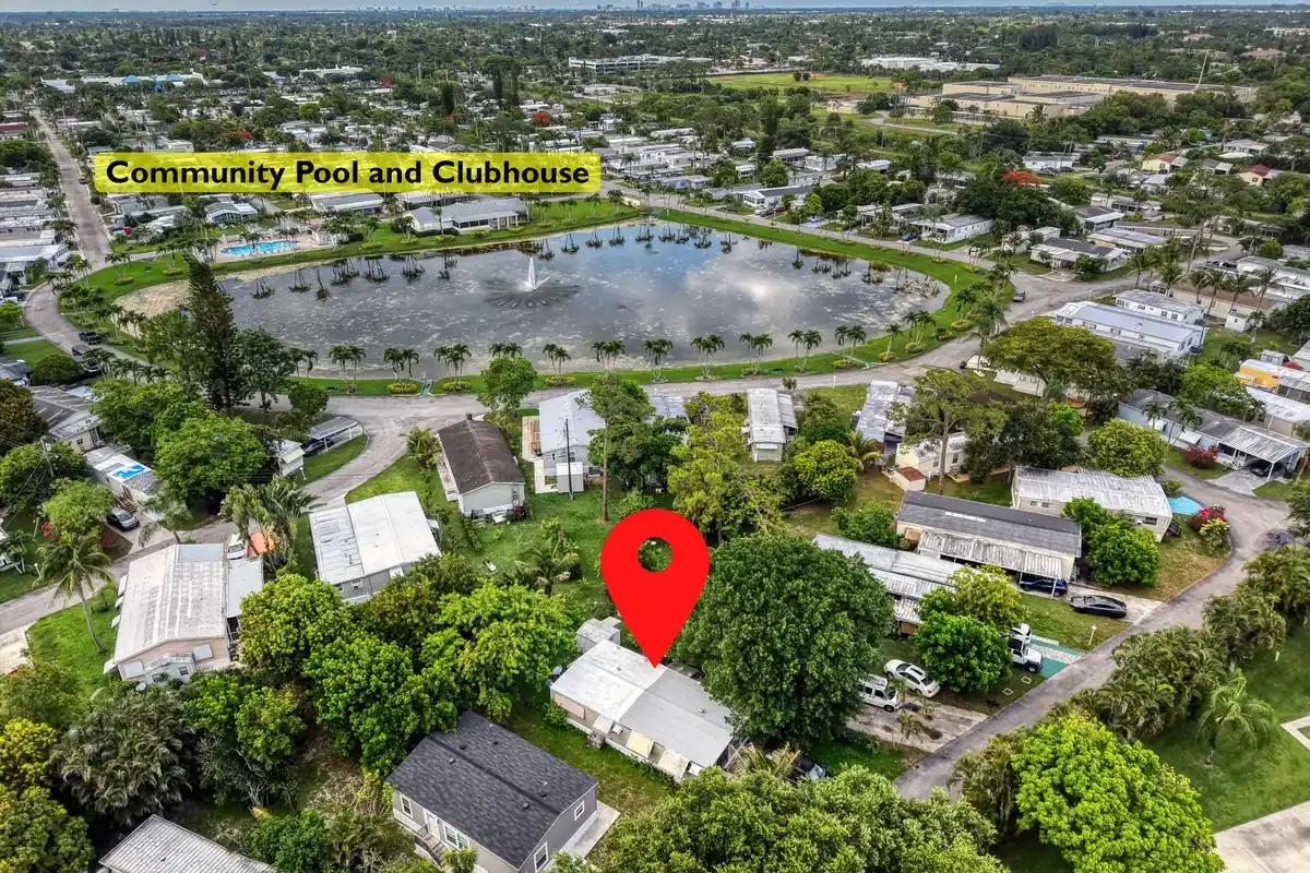 32 Lisa Ln, Greenacres: photo 1 of 27