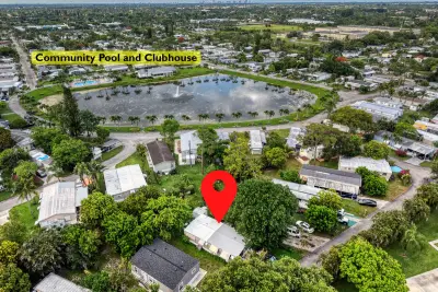 32 Lisa Ln, Greenacres: photo 1 of 27