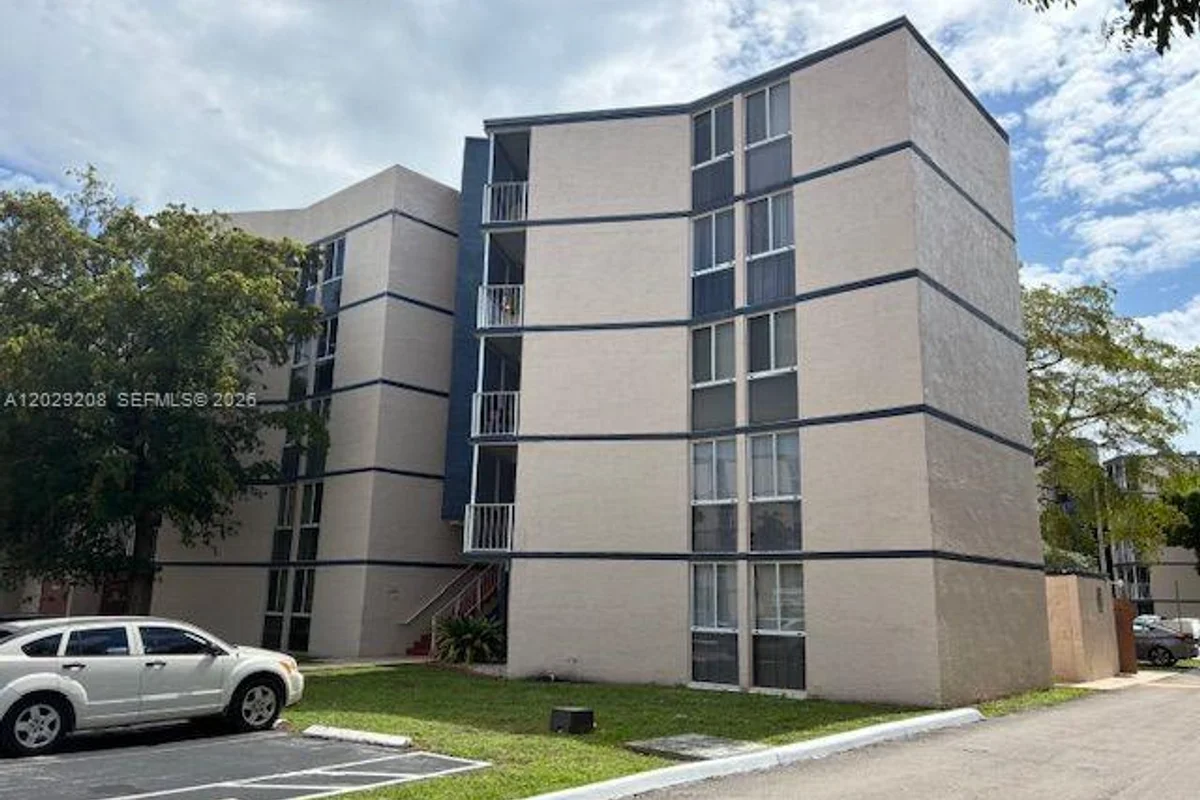 7075 NW 186th St #C507, Hialeah: photo 1 of 15