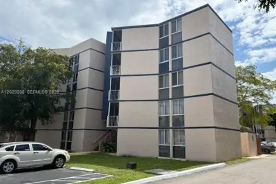 7075 NW 186th St #C507, Hialeah: photo 1 of 15