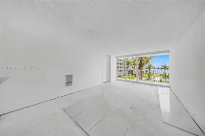 7601 E Treasure Dr #609, North Bay Village: photo 1 of 28