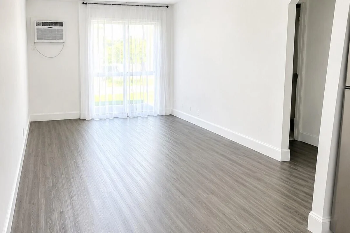 510 Lake Shore Dr #3, West Palm Beach: photo 1 of 10