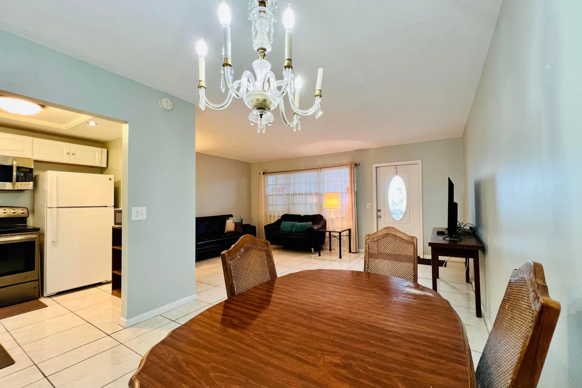 330 Southampton B, West Palm Beach: photo 1 of 16