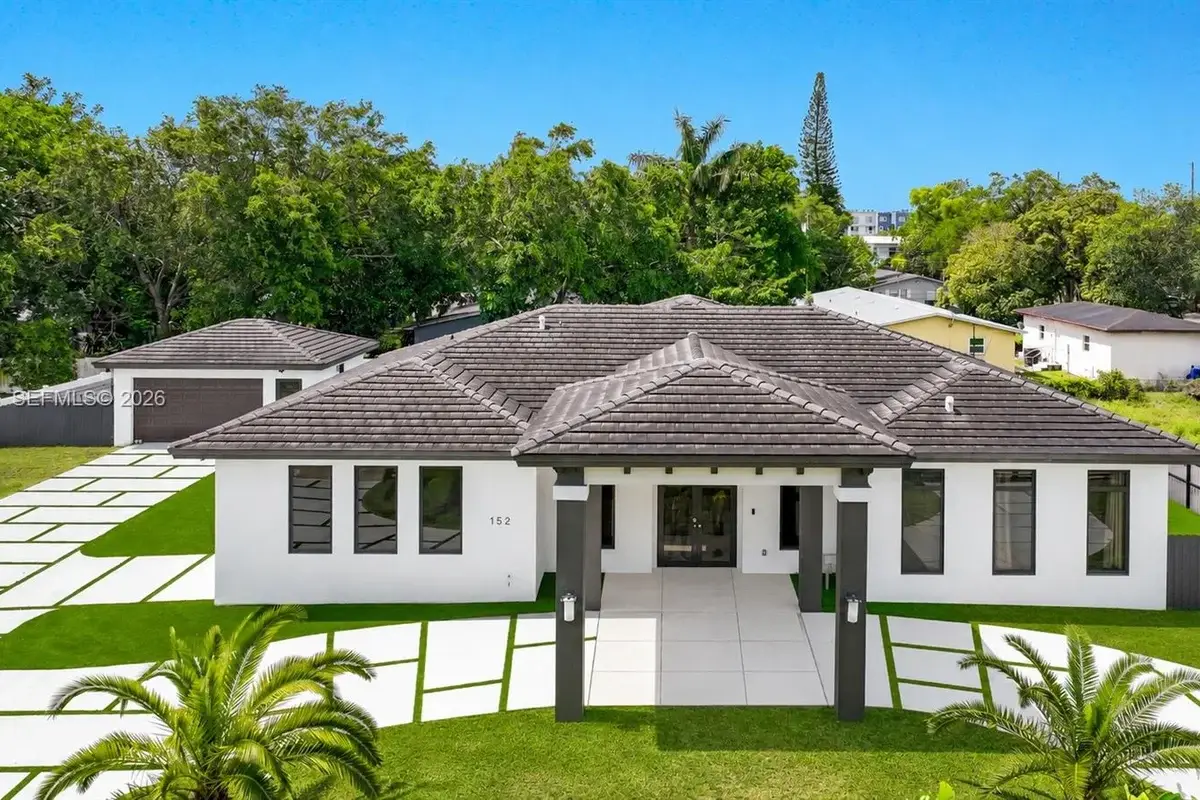152 NW 165th St, Miami: photo 1 of 30