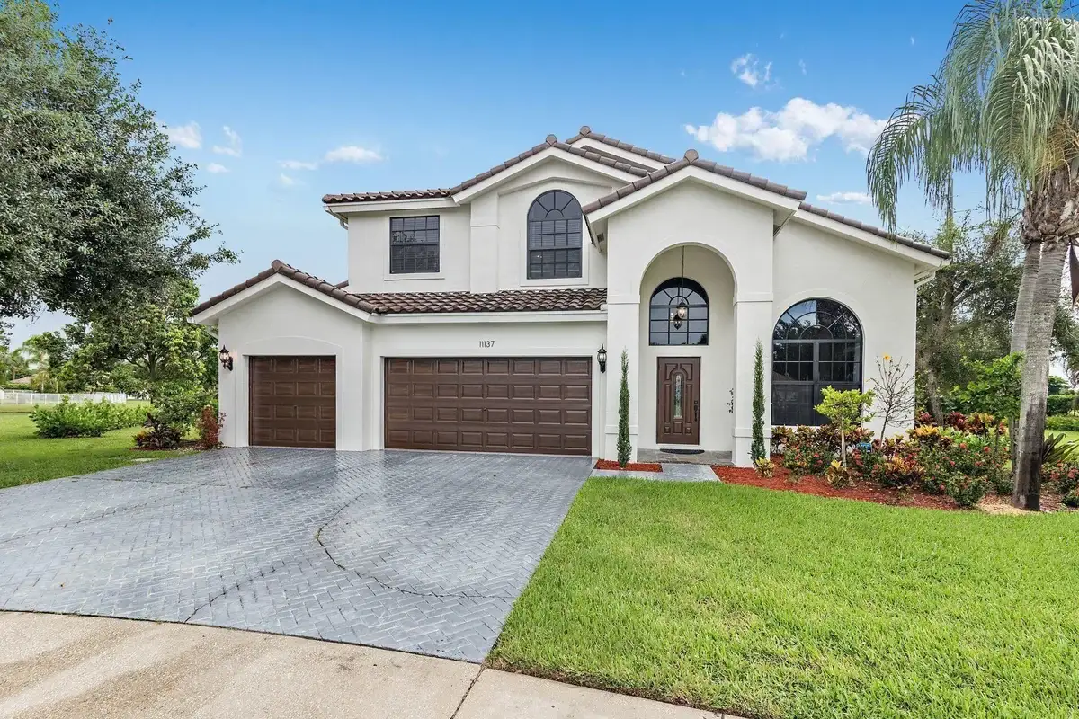 11137 Grandview Manor, Wellington: photo 1 of 17