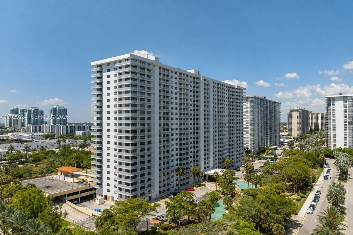 210 174th St #515, Sunny Isles Beach: photo 1 of 6