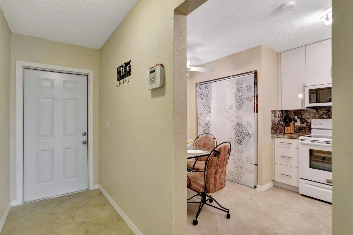 7561 NW 1st St NW #302, Margate: photo 1 of 17