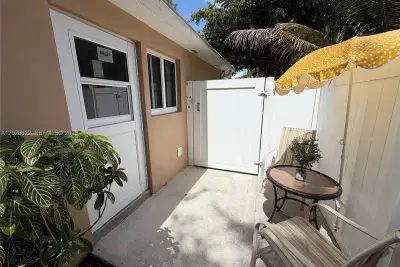 13275 NE 4th Ave N #North, North Miami: photo 1 of 21