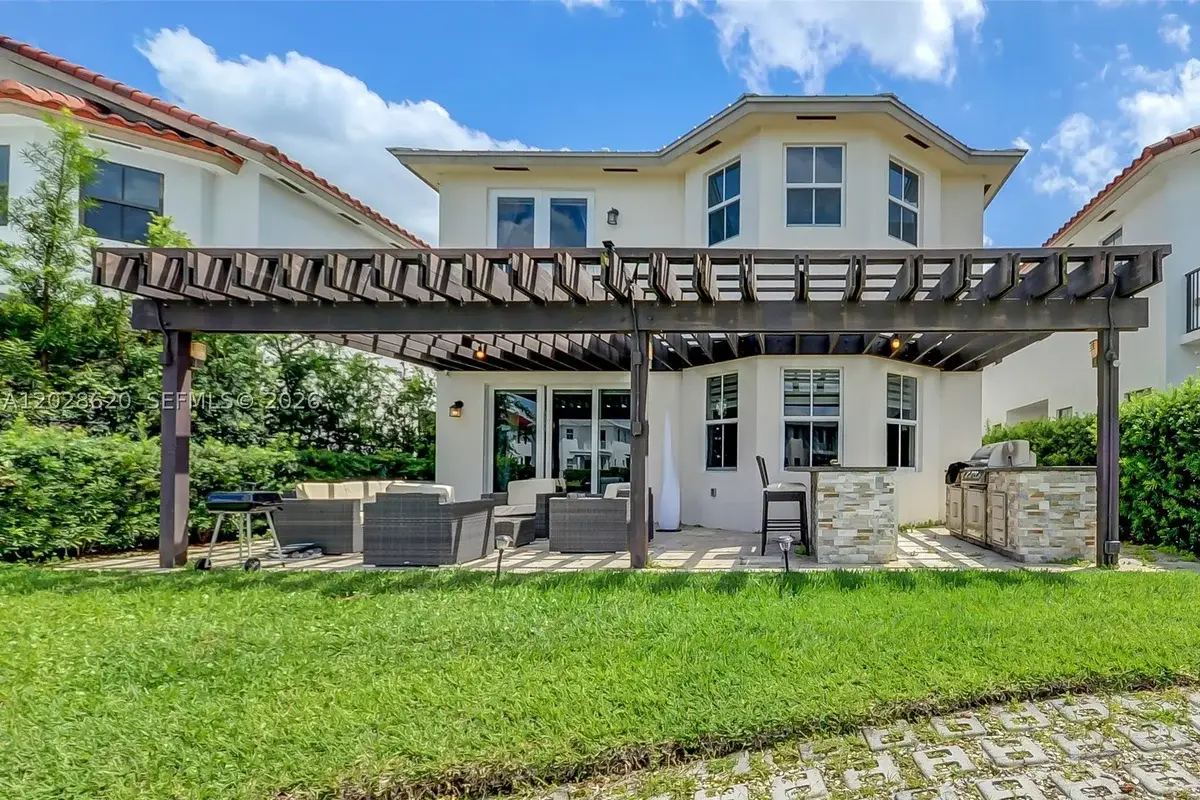10555 NW 69th Ter, Doral: photo 1 of 44
