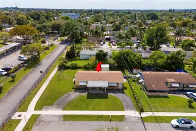 6200 SW 18th St, North Lauderdale: photo 1 of 50