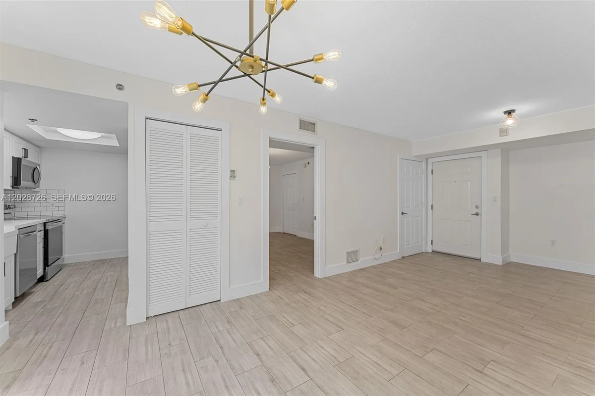 2415 NW 16th St Rd #306, Miami: photo 1 of 22