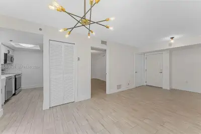 2415 NW 16th St Rd #306, Miami: photo 1 of 22