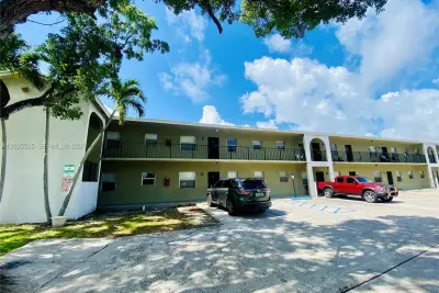 1702 S Dixie Hwy #15, Lake Worth: photo 1 of 11