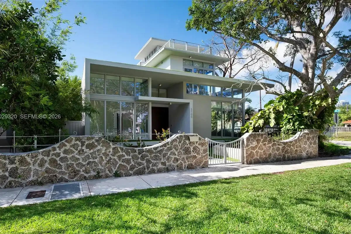 2100 S Miami Ave, Miami: photo 1 of 71