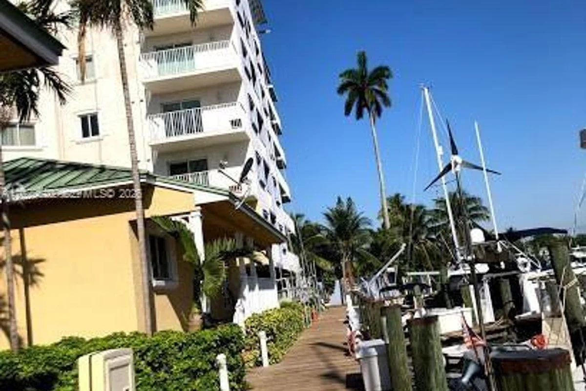 2475 NW 16 Street Rd #215, Miami: photo 1 of 17
