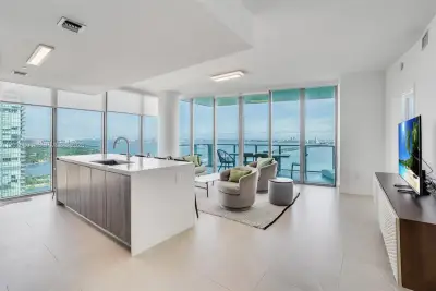 2900 NE 7th Ave #3702, Miami: photo 1 of 25