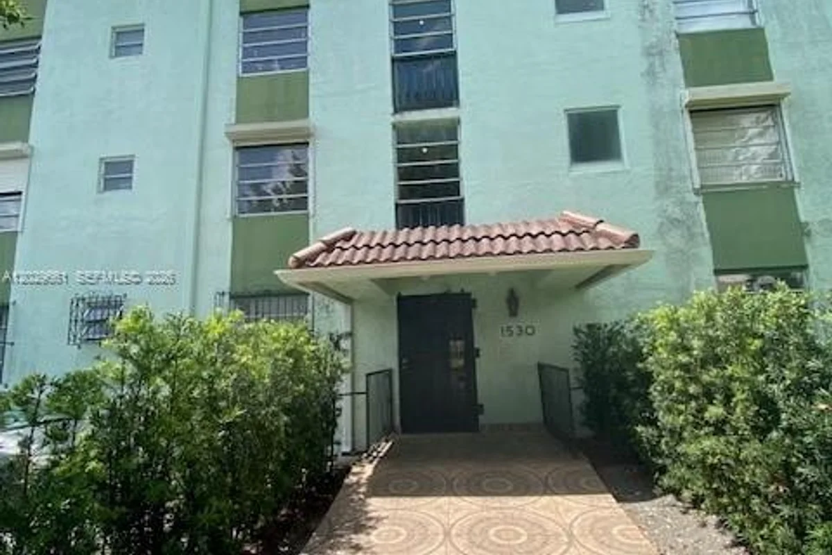 1530 SW 2nd St #101, Miami: photo 1 of 18
