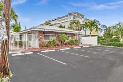 1219 NE 14th Ave #1-5, Fort Lauderdale: photo 1 of 12