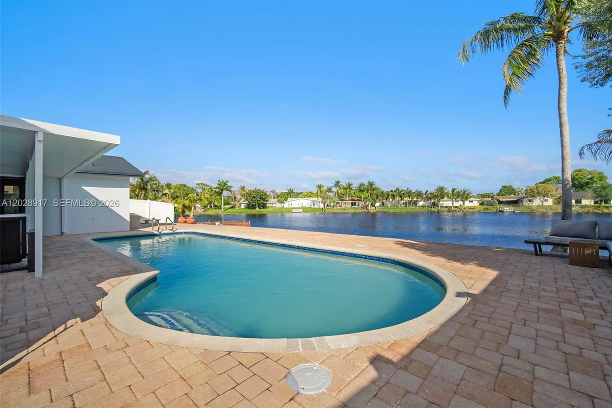 1310 SW 26th Ave, Deerfield Beach: photo 1 of 49