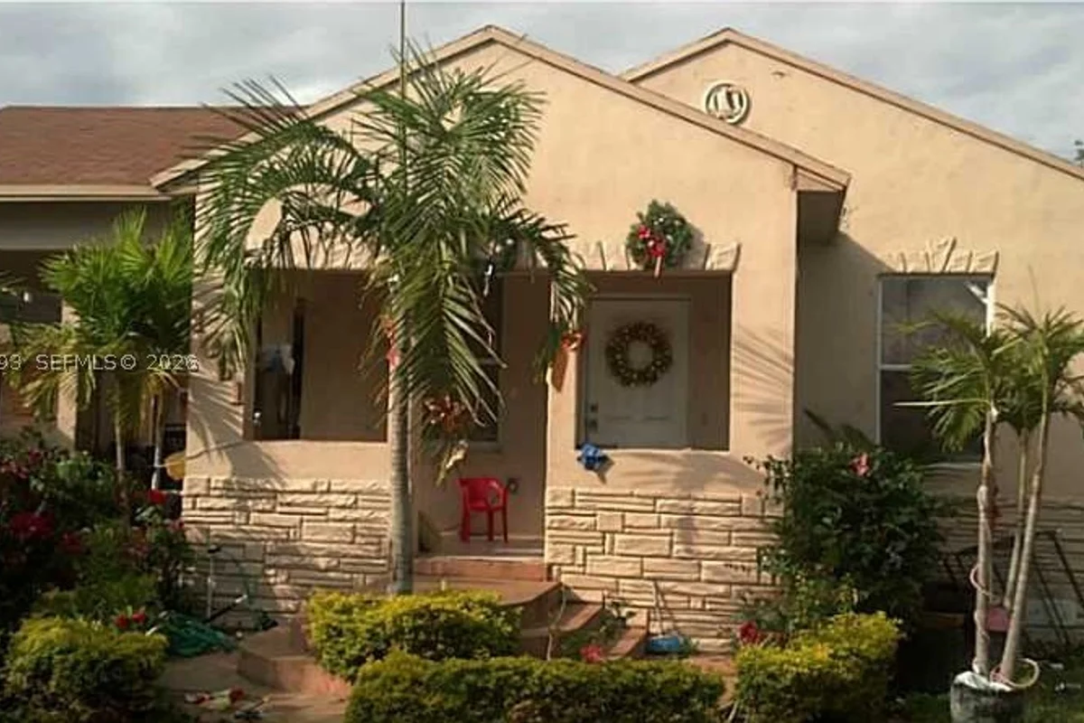 1061 NW 9th Ct, Homestead: photo 1 of 2