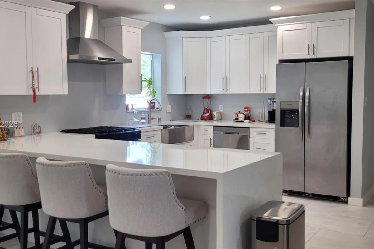 701 NE 14th St, Homestead: photo 1 of 17