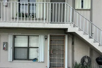 15360 SW 72 St #21, Miami: photo 1 of 8