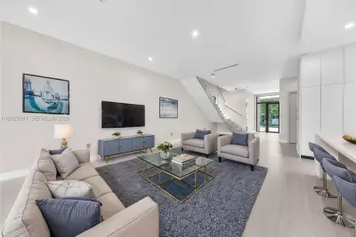1637 Monroe St, Hollywood: photo 1 of 48
