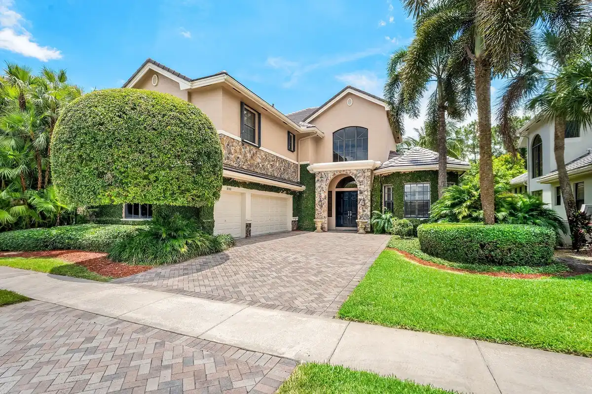 10380 Trianon Pl, Wellington: photo 1 of 61