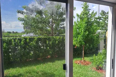 408 NE 1st Dr, Florida City: photo 1 of 15