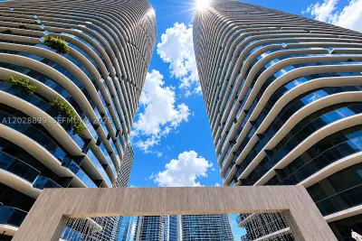 45 SW 9th St #1506, Miami: photo 1 of 16
