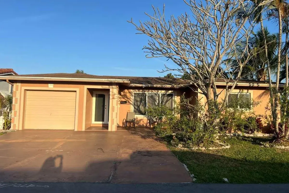 6100 NW 73rd Ter, Tamarac: photo 1 of 6