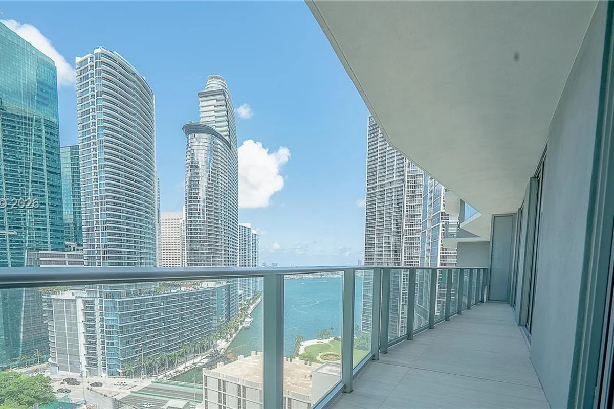 77 SE 5th St #2203, Miami: photo 1 of 32