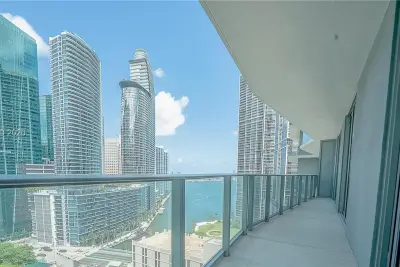77 SE 5th St #2203, Miami: photo 1 of 32