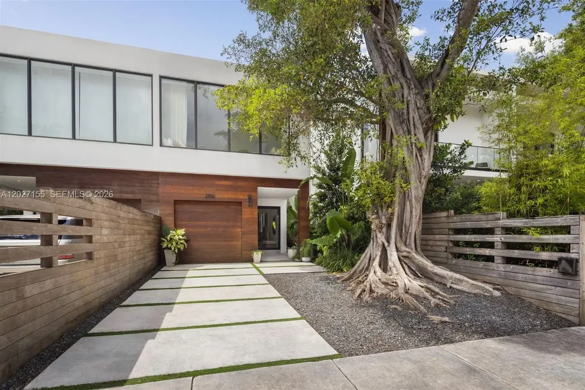 2986 Coconut Ave, Miami: photo 1 of 31