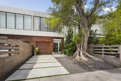 2986 Coconut Ave, Miami: photo 1 of 31
