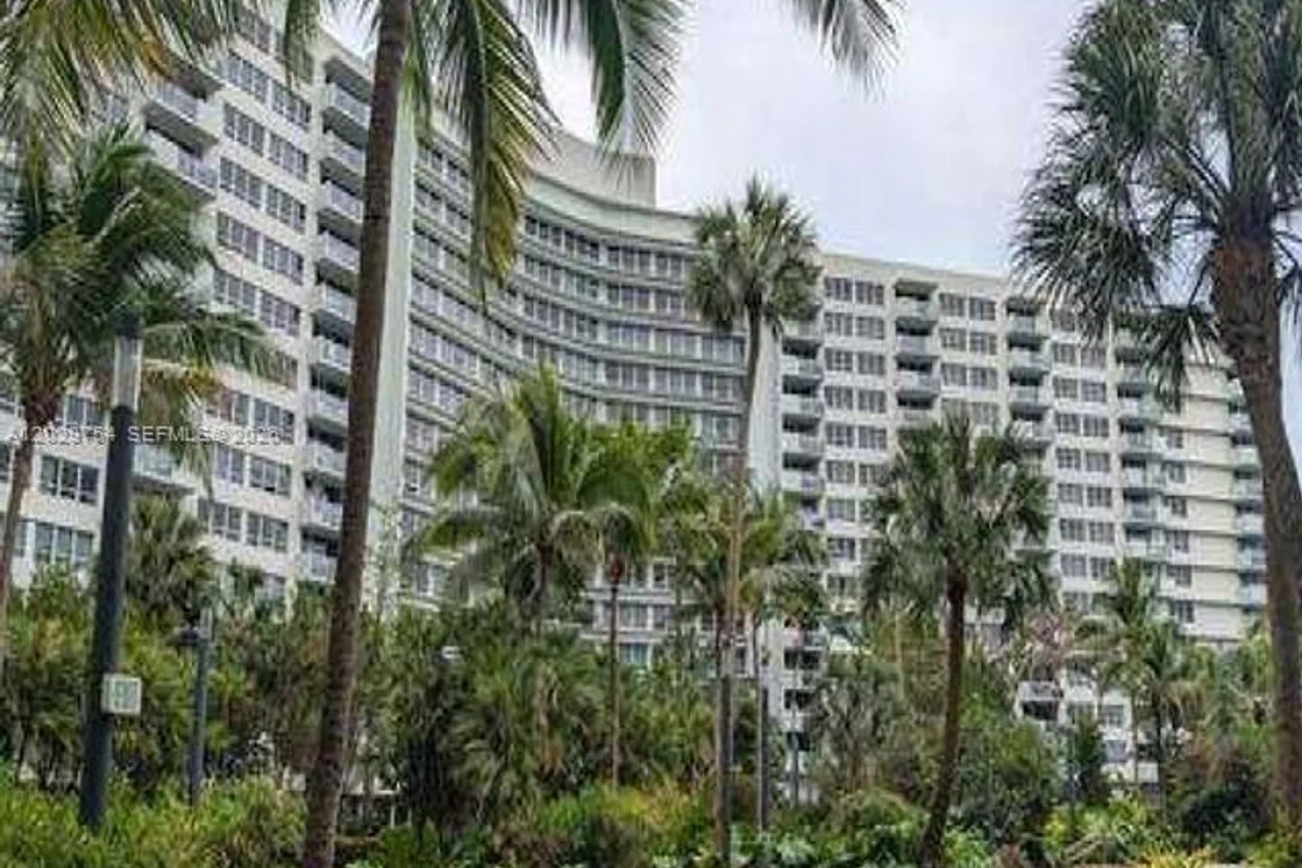 1500 Bay Rd #310S, Miami Beach: photo 1 of 8