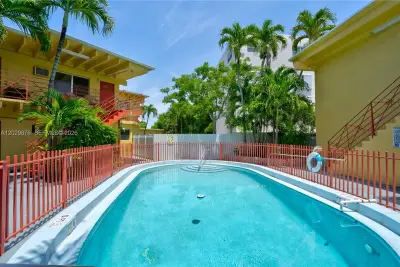 12195 W Dixie Hwy #6E, North Miami: photo 1 of 16