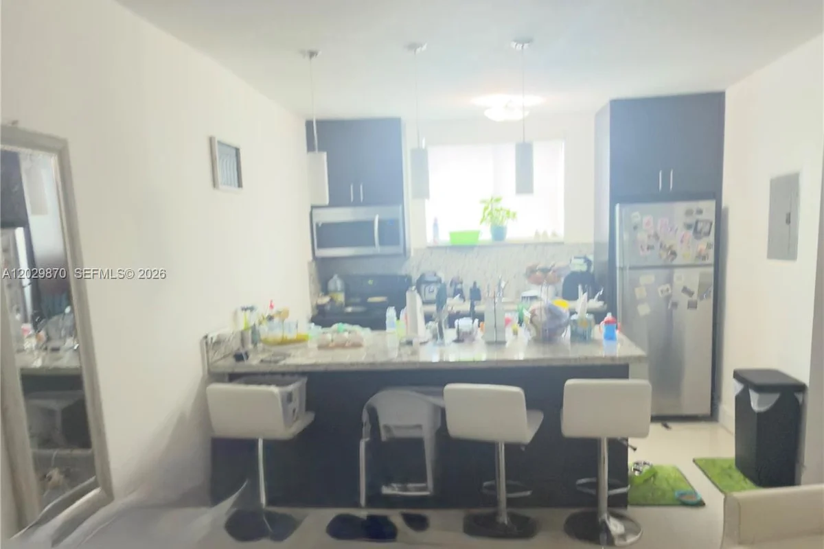 1025 SW 7th Ave #6, Miami: photo 1 of 9