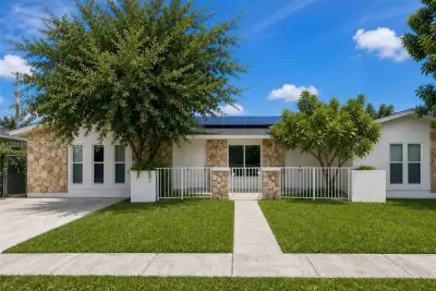 21335 NE 19th Ct, Miami: photo 1 of 28