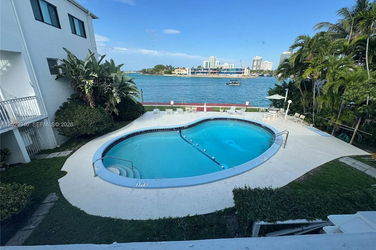 10281 E Bay Harbor Dr #D3, Bay Harbor Islands: photo 1 of 5