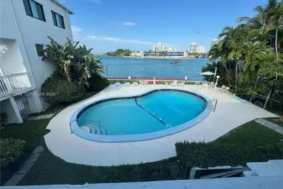 10281 E Bay Harbor Dr #D3, Bay Harbor Islands: photo 1 of 5
