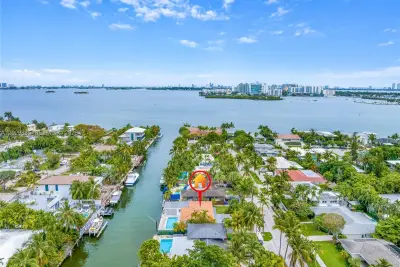 1161 NE 86th St, Miami: photo 1 of 28