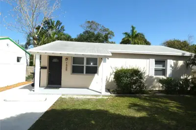 1528 NW 1st Ave, Fort Lauderdale: photo 1 of 15