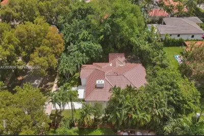 528 Sevilla Ave, Coral Gables: photo 1 of 2