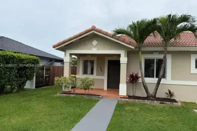 706 SE 14th Ave, Homestead: photo 1 of 11