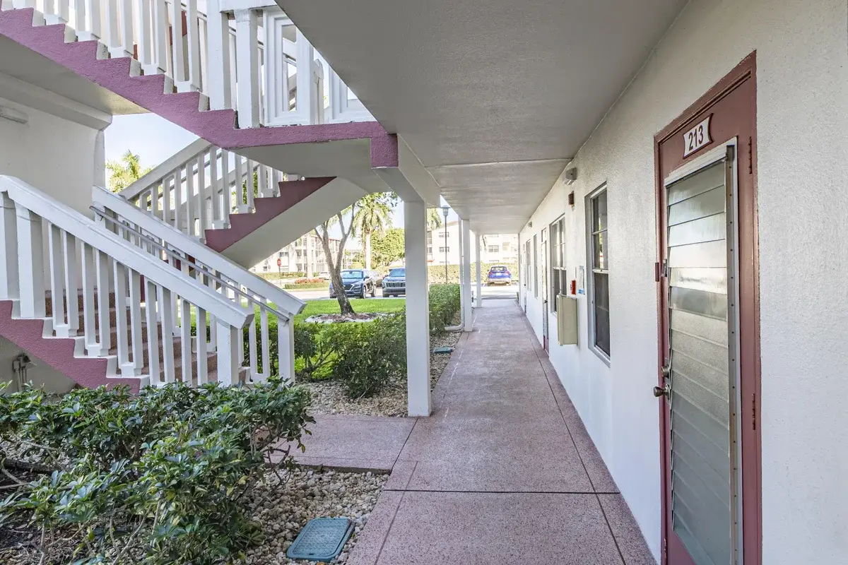 213 Fanshaw F, Boca Raton: photo 1 of 15
