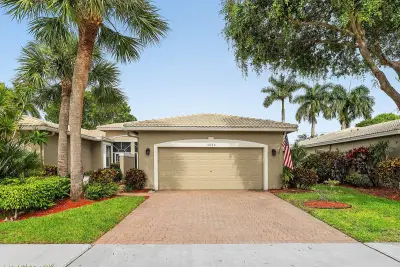 10760 Royal Caribbean Cir, Boynton Beach: photo 1 of 47