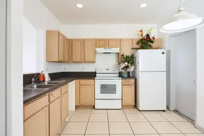 2052 Oakhurst Way, Riviera Beach: photo 1 of 36