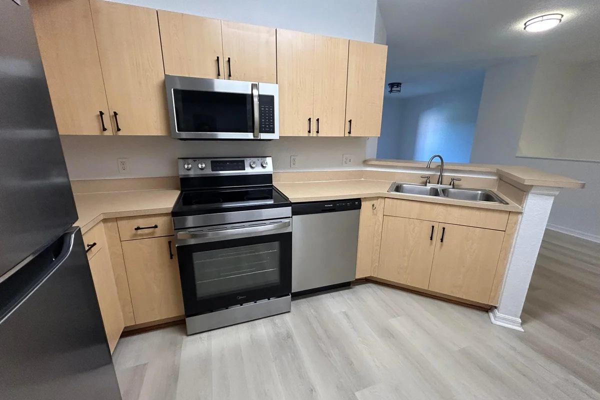 2202 Belmont Ln, North Lauderdale: photo 1 of 17